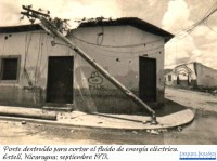Insurrección Popular de Estelí - Poste destruído para cortar el fluido de energía eléctrica - Septiembre de 1978